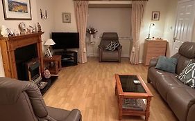 Balrath Wood - Entire 3 Bedroom House With Drive And Garden Sleeps 5
